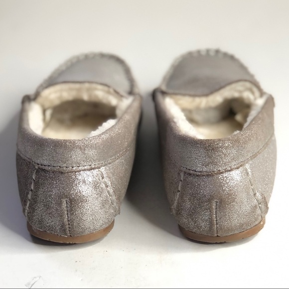 Lands’ End silver metallic leather slippers faux fur lining moccasins mocs 6 - Picture 4 of 12